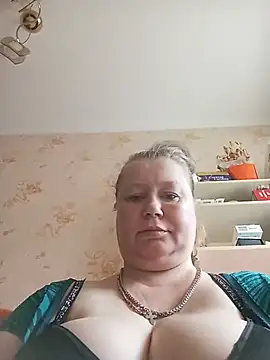 Snapshot of KiraStanton chatting on June 6, 4:12 pm KiraStanton online show from June 6, 4:12 pm