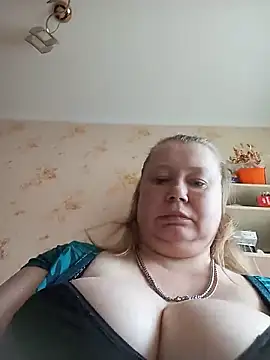 Snapshot of KiraStanton chatting on June 7, 5:33 am KiraStanton online show from June 7, 5:33 am