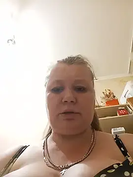 Snapshot of KiraStanton chatting on June 16, 12:24 am KiraStanton online show from June 16, 12:24 am