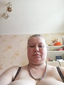 Snapshot of KiraStanton chatting on July 4, 11:27 am KiraStanton online show from July 4, 11:27 am