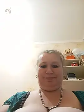 Snapshot of KiraStanton chatting on July 8, 5:28 pm KiraStanton online show from July 8, 5:28 pm