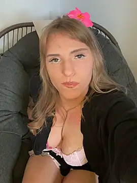 Snapshot of TiffyRose chatting on February 25, 2:16 pm TiffyRose online show from February 25, 2:16 pm