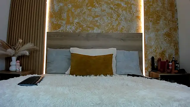 julietta pink online show from March 30, 11:33 am