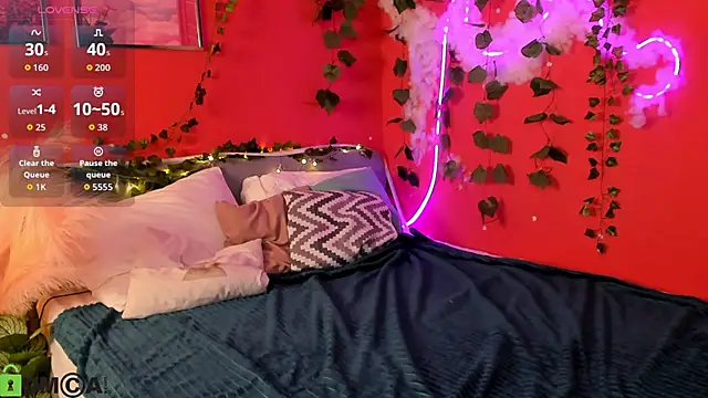 Tiffany Robinson online show from March 4, 2:50 am