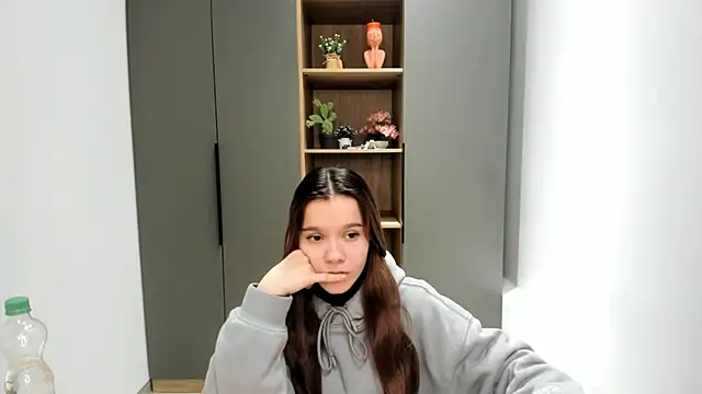 Snapshot of LouanneBrant chatting on February 21, 12:17 pm LouanneBrant online show from February 21, 12:17 pm