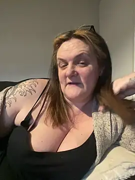 Snapshot of Busty-GilfQuinn chatting on February 25, 5:11 pm Busty-GilfQuinn online show from February 25, 5:11 pm