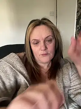 Snapshot of Busty-GilfQuinn chatting on February 27, 10:26 am Busty-GilfQuinn online show from February 27, 10:26 am