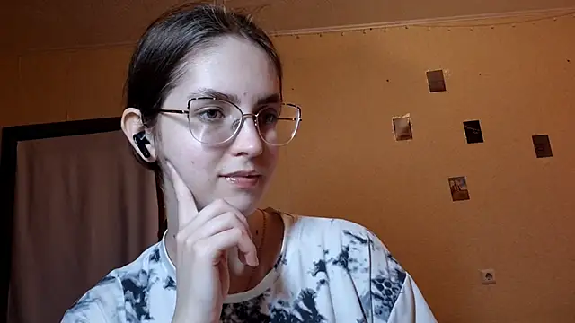 Katelemon online show from May 25, 1:50 pm