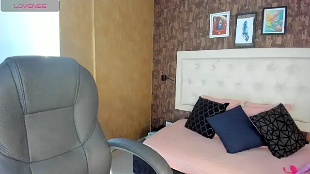 Snapshot of sasha__blaze01 chatting on February 26, 1:32 pm sasha blaze01 online show from February 26, 1:32 pm