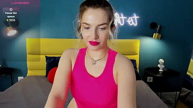 Snapshot of StellaAlluring chatting on May 19, 1:33 am StellaAlluring online show from May 19, 1:33 am