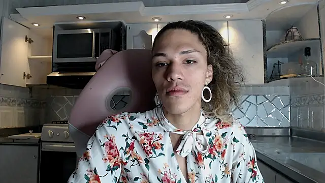 CrisOzzz online show from March 5, 5:31 pm