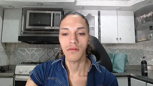 CrisOzzz online show from May 17, 5:42 pm