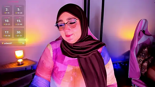 HijabiMilff online show from March 26, 2:44 pm