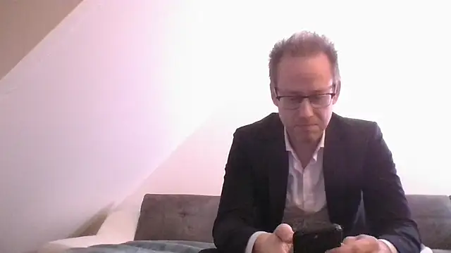 Lost in lace online show from March 3, 7:09 pm