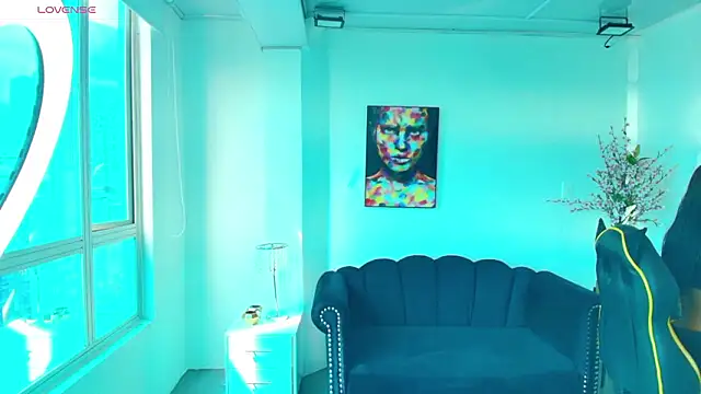 Chloe meoww online show from March 28, 7:35 pm