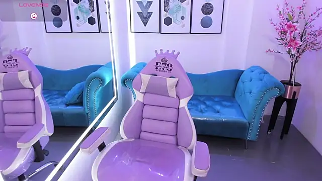 Chloe meoww online show from April 15, 7:21 pm