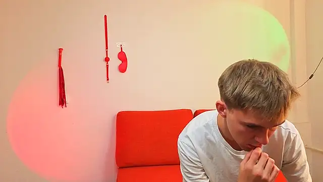 Snapshot of Mrkallin chatting on April 20, 8:17 am Mrkallin online show from April 20, 8:17 am