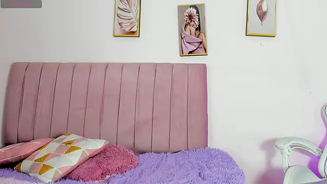 Zoow bluussh online show from April 14, 12:00 pm