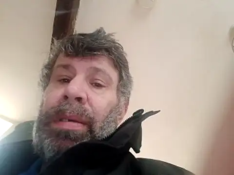 Snapshot of stud2512 chatting on February 24, 8:23 am stud2512 online show from February 24, 8:23 am