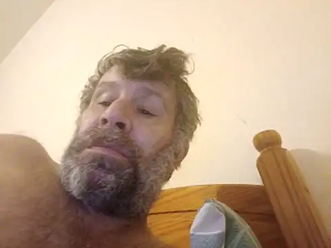 Snapshot of stud2512 chatting on March 1, 1:51 am stud2512 online show from March 1, 1:51 am