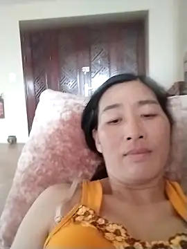 lris-Beauty77 online show from March 21, 7:24 am