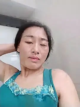 lris-Beauty77 online show from April 8, 3:17 am