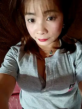 Snapshot of Him_MountainGirl26 chatting on February 23, 5:27 am Him MountainGirl26 online show from February 23, 5:27 am