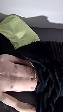 Snapshot of elong007 chatting on February 24, 11:41 am elong007 online show from February 24, 11:41 am