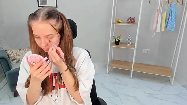 Snapshot of Nina_Crown chatting on March 25, 10:32 am Nina Crown online show from March 25, 10:32 am