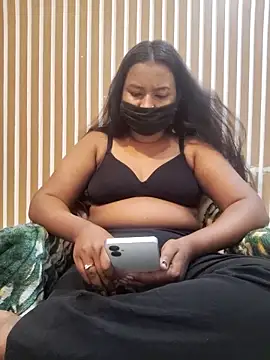 Snapshot of Cutie_bae011 chatting on February 24, 2:20 am Cutie bae011 online show from February 24, 2:20 am