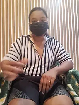 Snapshot of Cutie_bae011 chatting on February 26, 5:56 pm Cutie bae011 online show from February 26, 5:56 pm