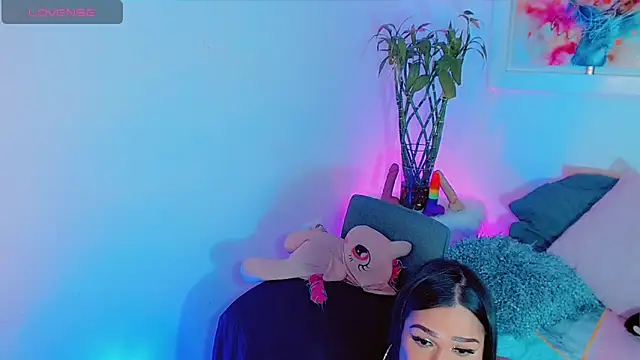 Snapshot of hot_luckyangel01 chatting on February 27, 6:35 am hot luckyangel01 online show from February 27, 6:35 am