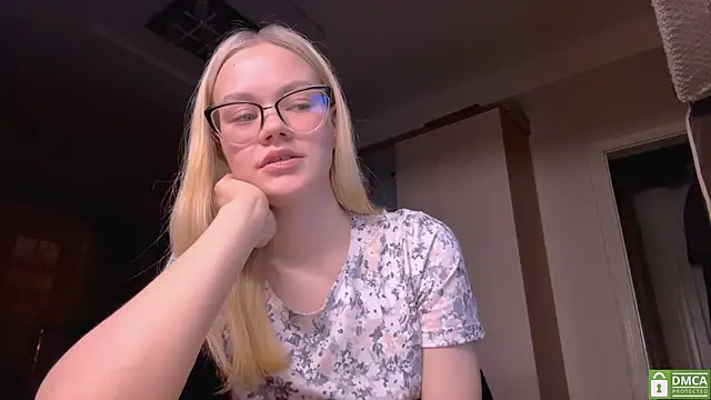 MiaCashe online show from February 24, 5:33 pm