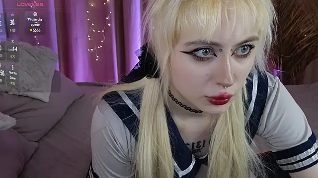 Snapshot of rraffaellka chatting on May 12, 9:34 pm rraffaellka online show from May 12, 9:34 pm