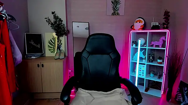 Snapshot of demetra__ chatting on February 22, 8:35 am demetra online show from February 22, 8:35 am