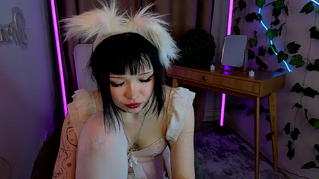 Snapshot of myawka1 chatting on February 23, 10:51 pm myawka1 online show from February 23, 10:51 pm