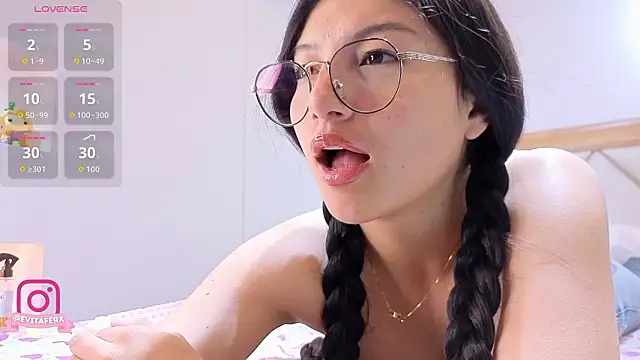 eva depp  online show from March 14, 10:32 am