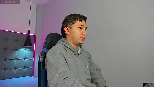 Julian Smith21 online show from February 25, 12:15 pm