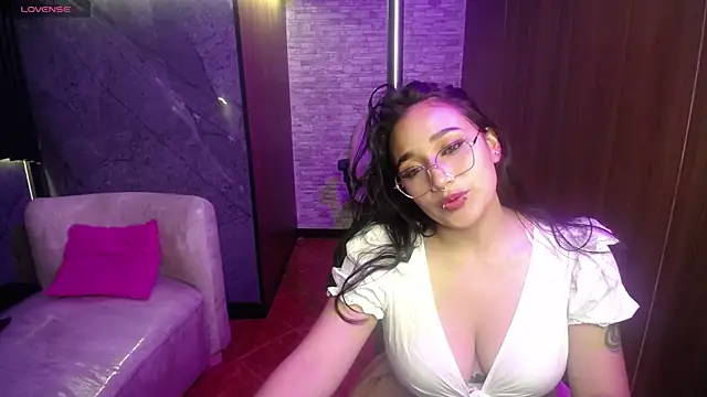 Aura cute  online show from March 4, 4:07 am