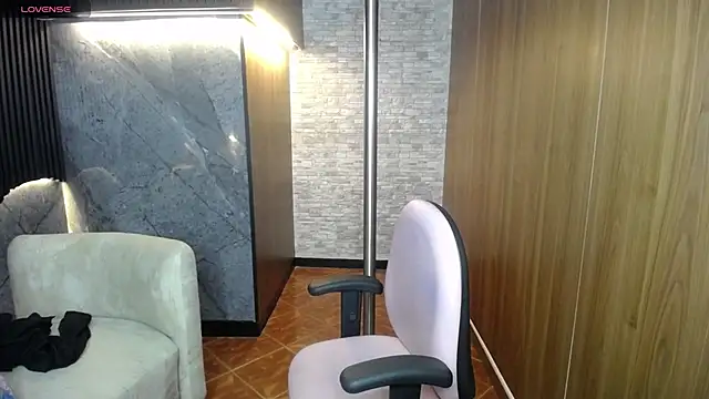 Aura cute  online show from April 12, 3:44 am