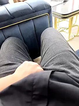 Snapshot of KADINDELISI34 chatting on February 24, 11:30 am KADINDELISI34 online show from February 24, 11:30 am