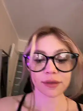 Snapshot of Dipamelly chatting on May 25, 2:23 pm Dipamelly online show from May 25, 2:23 pm