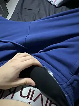 Snapshot of Vireontr1 chatting on February 26, 7:24 pm Vireontr1 online show from February 26, 7:24 pm