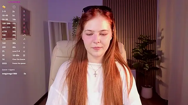 Snapshot of Elle_Funning chatting on June 20, 11:24 am Elle Funning online show from June 20, 11:24 am