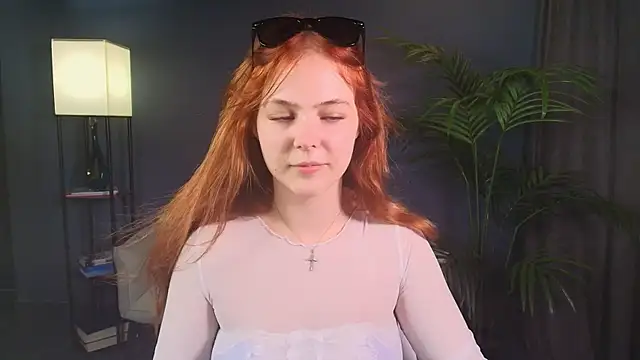 Snapshot of Elle_Funning chatting on June 25, 3:27 pm Elle Funning online show from June 25, 3:27 pm