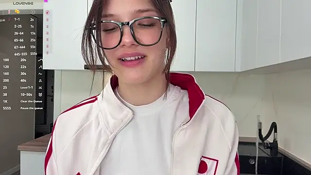 Carolini i online show from April 12, 2:00 pm