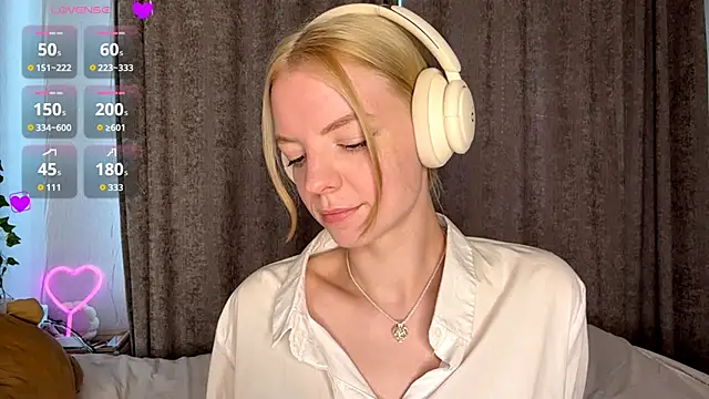 Snapshot of Marry_Sornatiko chatting on June 18, 3:49 pm Marry Sornatiko online show from June 18, 3:49 pm