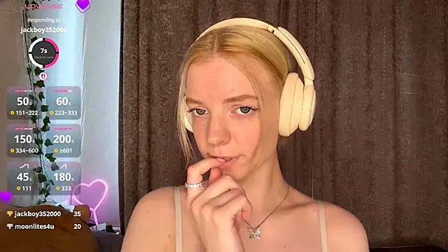 Snapshot of Marry_Sornatiko chatting on June 23, 3:32 pm Marry Sornatiko online show from June 23, 3:32 pm
