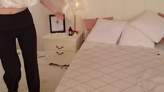 Lunaa Babygirl online show from April 2, 2:15 pm