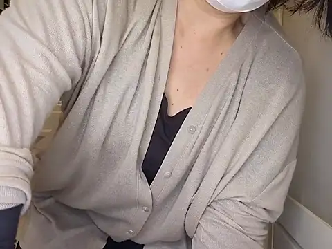 Snapshot of emi_chan_7 chatting on May 16, 2:16 pm emi chan 7 online show from May 16, 2:16 pm